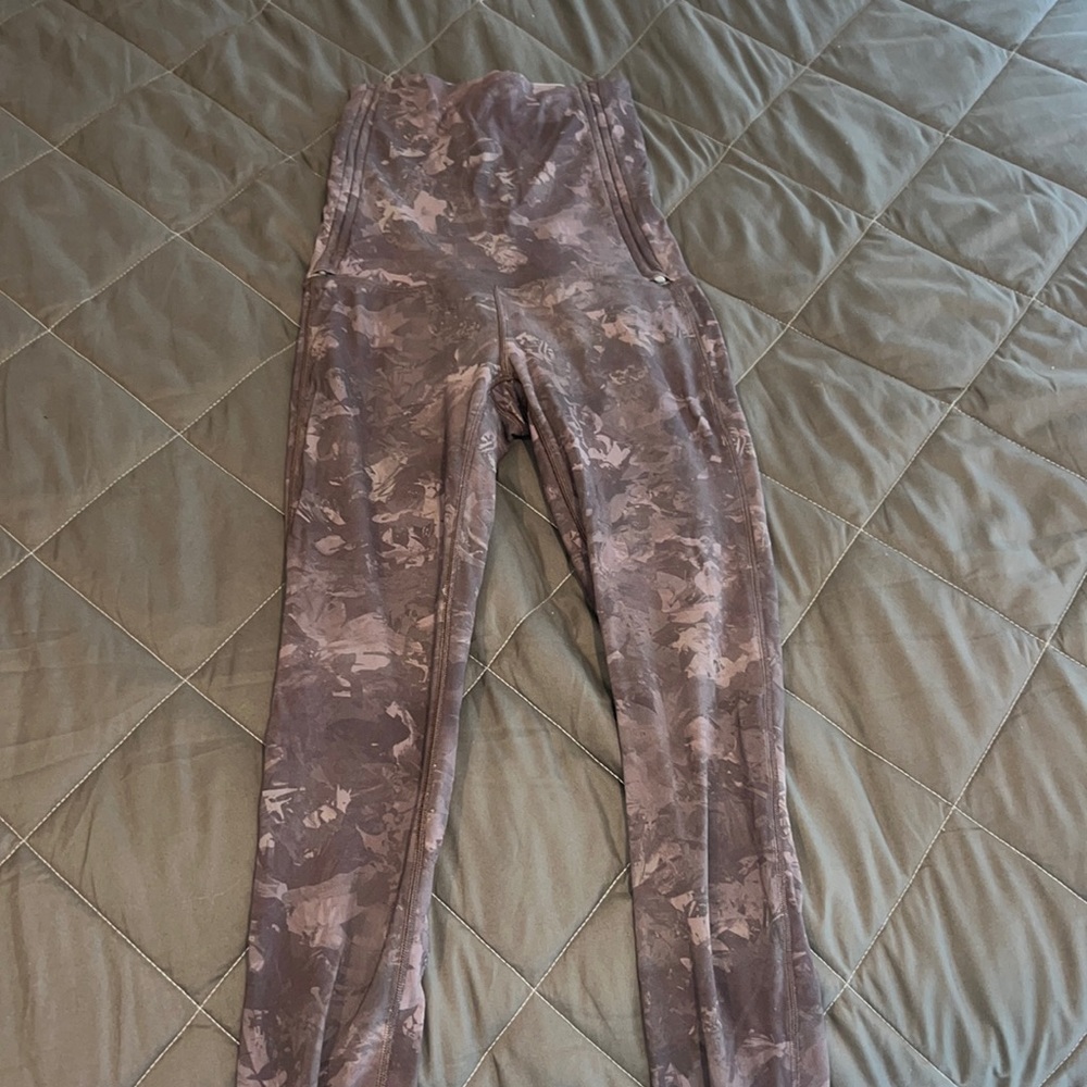 LuluLemon Leggings with ankle holes and adjustable waistband Color Purple Size 4